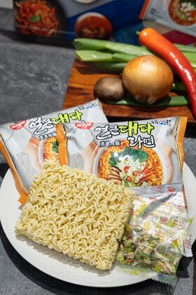 Nissin Foods x Han Yin Hong Green Onion Spicy Noodle